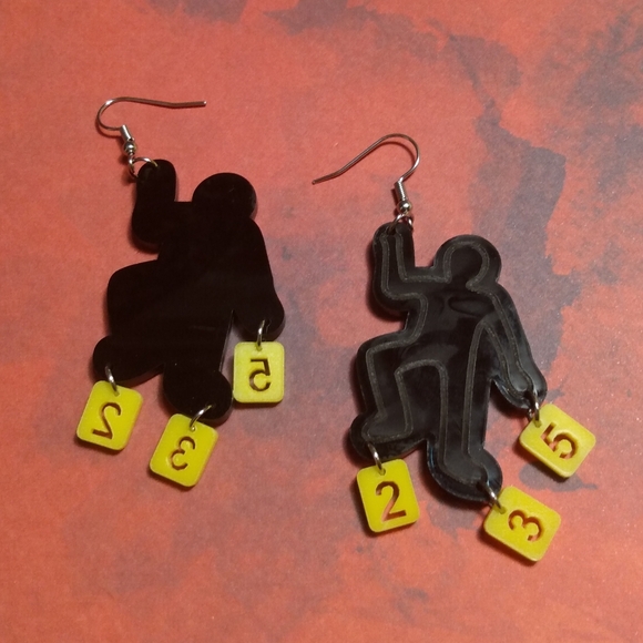 Crime Scene Body Earrings With Tags And Chalk Outline - Picture 4 of 4